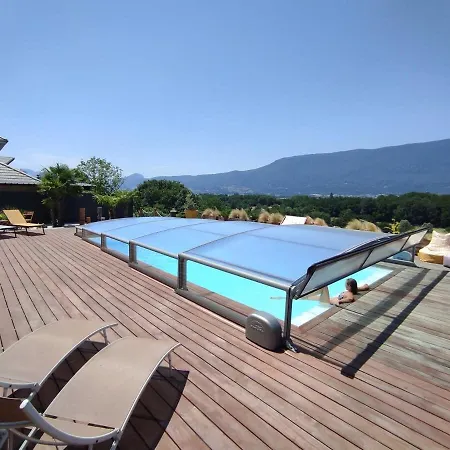Omm Heated Pool Sauna * Viviers-du-Lac