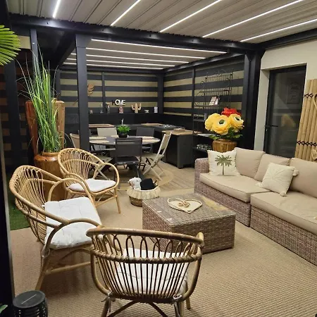 Διαμέρισμα Omm Heated Pool Sauna *